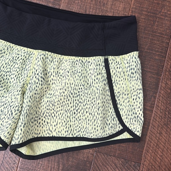 Lululemon Run Speed Short Dottie Dash Clarity Yellow Black - Picture 3 of 11